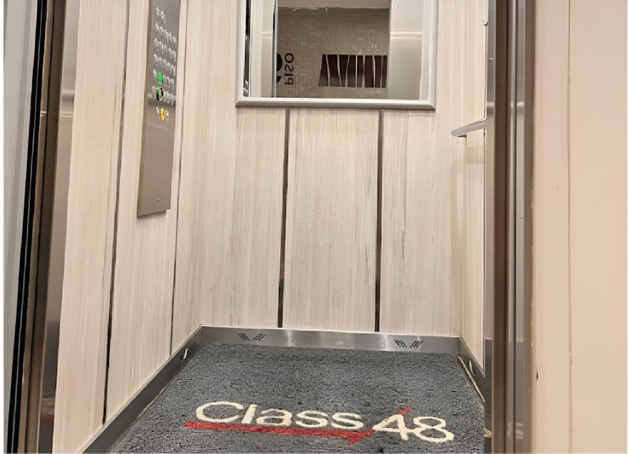 Class 48, Sabaneta Buitenkant foto
